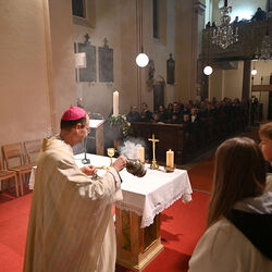 Osternachtsfeier mit Weihbischof Turnovszky
